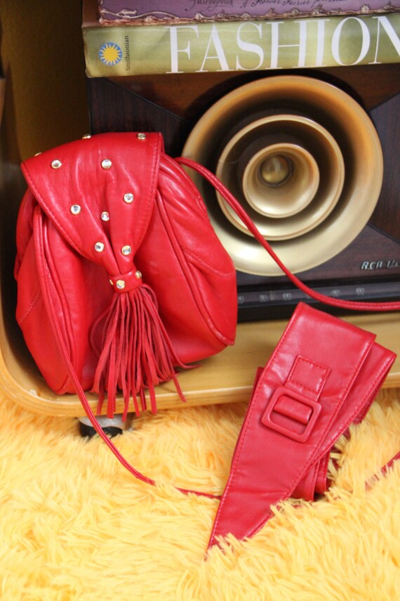 80s Set Red Oversized Belt and Fringe Bag - image 2