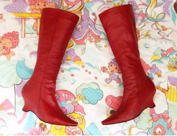 Sz. 9 3/4” footbed 60s Red Pointy Knee High Leathe