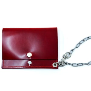 Cartera con cadena -Cherry Glaze