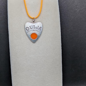 Collana con ciondolo planchette Ouija