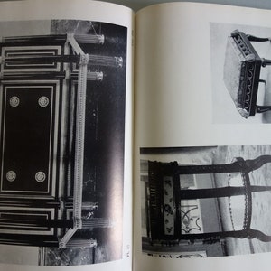Puede incluir: Fotograf&iacute;as en blanco y negro de muebles antiguos, incluyendo una mesa con superficie oscura y adornos decorativos, y una silla con patas curvas. Las im&aacute;genes provienen de un cat&aacute;logo o libro.