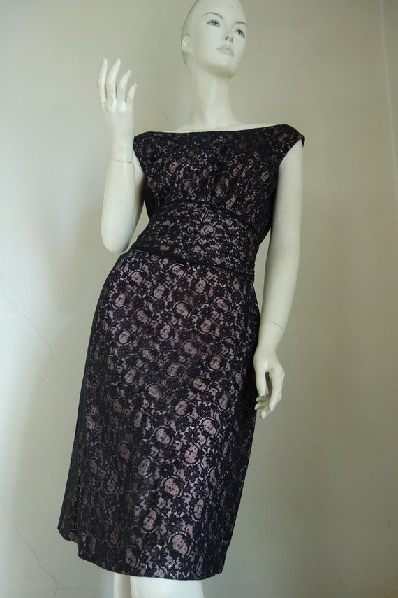 Vintage 1940s 1950s Black Lace Overlay over Pink … - image 2
