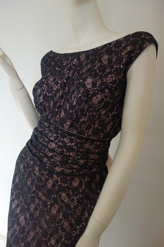 Vintage 1940s 1950s Black Lace Overlay over Pink … - image 6