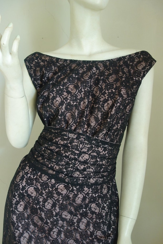 Vintage 1940s 1950s Black Lace Overlay over Pink … - image 4