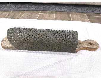 Rallador de madera de metal antiguo y rústico para granja, ideal para triturar tabaco y chucrut.