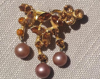 Retro Mid-Century Gold-Tone Brooch with Topaz Marquise Rhinestones & Pink Pearl Dangles, Elegant 1950s Costume Jewelry Pin