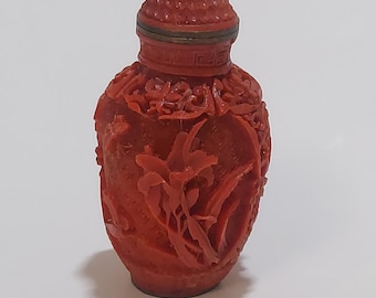 Antique cinnabar carved Chinese snuff bottle