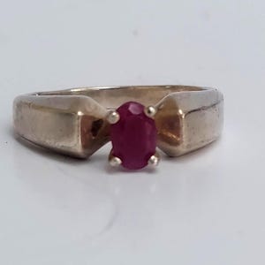 Vintage Sterling Ruby solitaire ring size 5.5