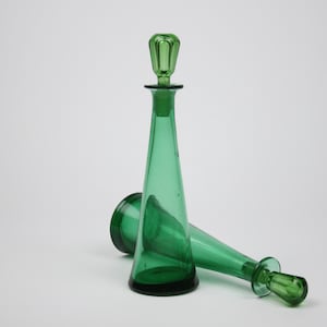 2 bottiglie di uranio verde antico - vetro di uranio soffiato - 1930 - Art Déco