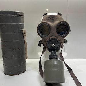 Rare WW-2 Gas mask