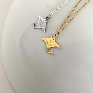 Pijlstaartrogketting 18 kt verguld/sterlingzilveren ketting Sierlijk schattig klein zeedier Blauw Oceaan Strand Vakantie Reizen Zwemmen Moeder Vrouw Gran