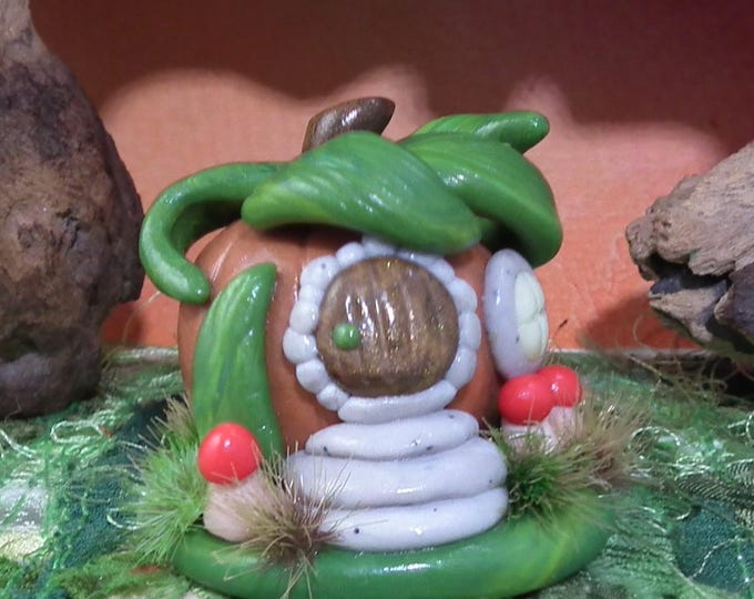 Tiny Wildwood Spryte Pumpkin House OOAK Sculpt by artist Ann Galvin Halloween