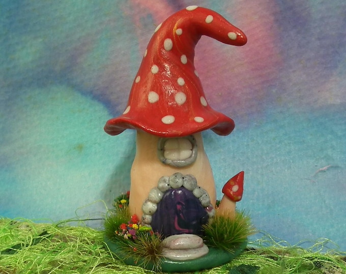 Tiny Wildwood Spryte Toadstool House OOAK Sculpt by artist Ann Galvin