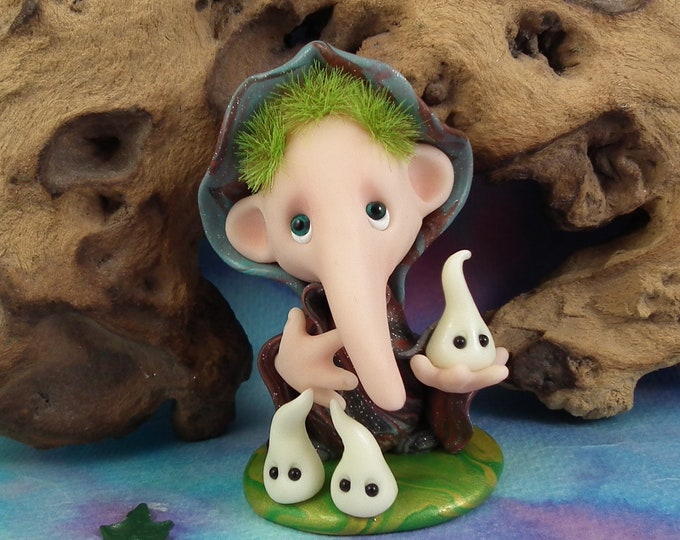 SchnozKin Gnome 'Hickory Delve' * long-nosed Gnome * Glow-Bug Whisperer OOAK Sculpt by Artist Ann Galvin
