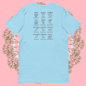 Camiseta com a Roda Dourada do Zodíaco | Camiseta com Mapa Solar Astrológico | Camiseta com Horóscopo Celestial | Presente com Signo Místico | Camiseta Espiritual Unissex