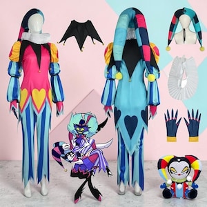 Puede incluir: Juego de tres tazas de cerámica con un esmalte moteado de color crema. Cada taza presenta un diseño floral pintado a mano en tonos azules, verdes y amarillos. Las tazas tienen una forma simple y redondeada y un asa.