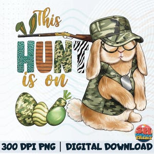 Puede incluir: Gráfico digital con un conejo con gorro y chaleco de camuflaje, gafas y una chapa de identificación. El texto "This Hunt is on" se muestra con varios patrones y colores, junto con huevos de Pascua y una zanahoria.