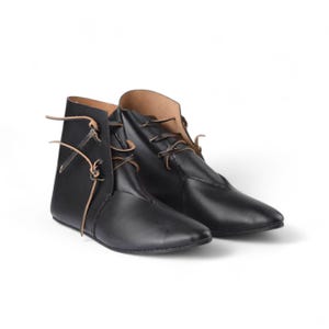 Medieval Lace-Up Leather Boots: 14th-15th Century Renaissance Ankle Boots