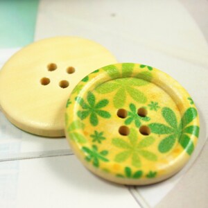 Wooden Buttons Green Theme Flowers Natural Wood Buttons. 1.18 inch . 6 in a set image 3