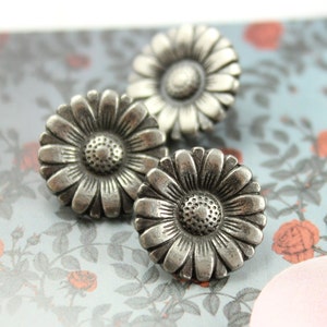 10 Small Daisy Nickel Silver Metal Buttons, 0.59 inch image 4