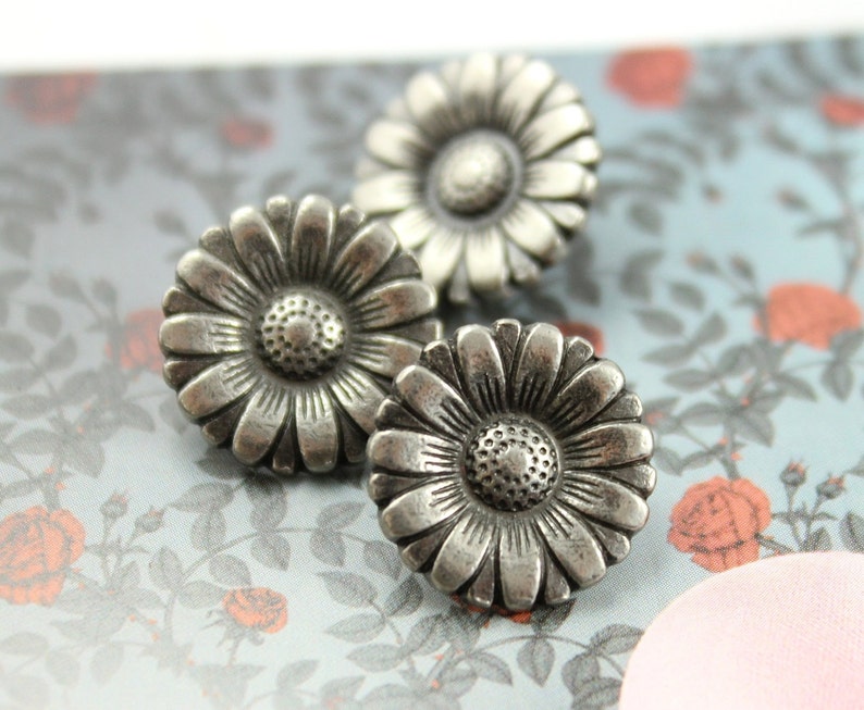 10 Small Daisy Nickel Silver Metal Buttons, 0.59 inch image 4