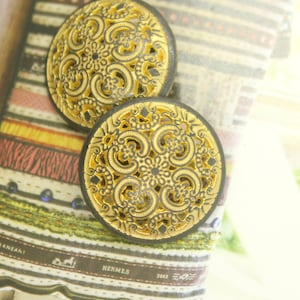 Metal Buttons - Flowery Engraving Metal Buttons , Gunmetal Yellow Color , Domed , Openwork , Shank , 0.91 inch , 10 pcs