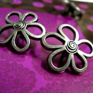 Metal Buttons - Flower Outline Metal Buttons , Gray Silver Color , Shank , 0.63 inch , 10 pcs