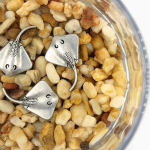 Metal Buttons - Stingray Antique Silver Metal Shank Buttons - 0.87 inch - 6 pcs