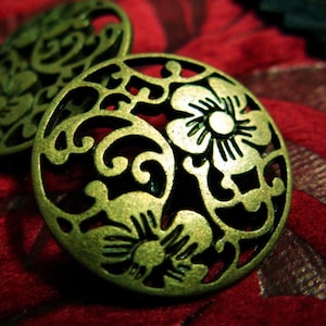 Metal Buttons - Flower Vine Metal Buttons , Antiqued Brass Color , Openwork , Shank , 1 inch , 10 pcs