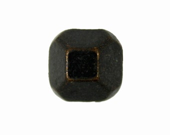 Plat pyramide Dark Gunmetal Rivets - 0.27 pouces - 10 pièces