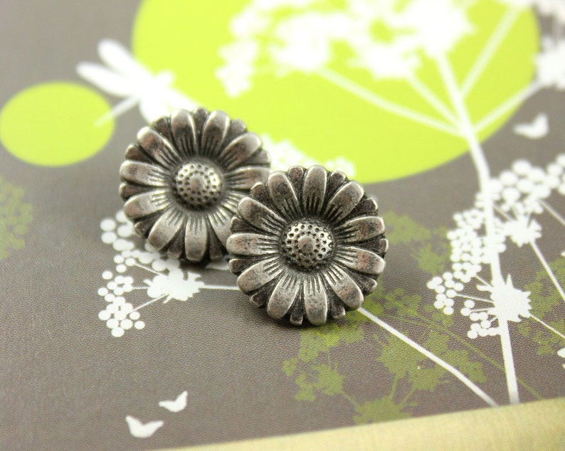 10 Small Daisy Nickel Silver Metal Buttons, 0.59 inch image 2