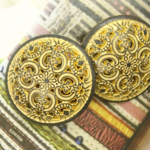 Metal Buttons - Flowery Engraving Metal Buttons , Gunmetal Yellow Color , Domed , Openwork , Shank , 0.71 inch , 10 pcs