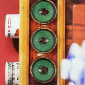 Wooden Buttons - 10 pieces of Retro Green Brushed Effect Wood Buttons. 0.55 inch