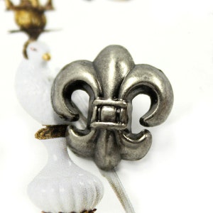 Metal Buttons - Fleur-De-Lis Metal Buttons , Gray Silver Color , Shank , 0.67 inch , 10 pcs