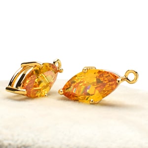 2 Marquise goldenen Zirkon Anhänger, 18mm, vergoldet über Messing Krappenfassung. [M0150346]