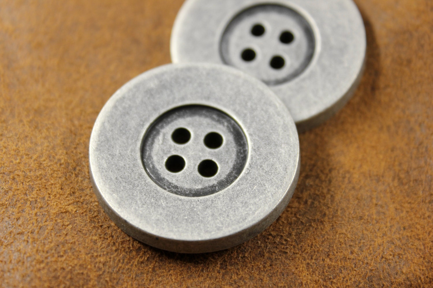 RECHERE 12 PCS Vintage Flat Metal Buttons 4-Hole Craft for DIYS Sewing  Embellishment (Antique Silver,15mm)
