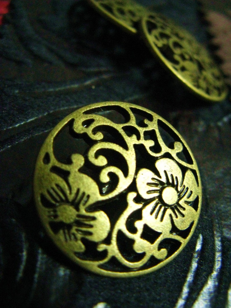 Metal Buttons Flower Vine Metal Buttons , Antiqued Brass Color , Openwork , Shank , 1 inch , 10 pcs image 3