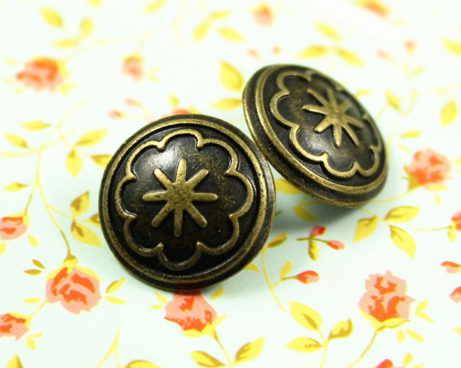 Metal Buttons - Flower Bloom Metal Buttons , Antique Brass Color ...