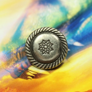 Botões de metal - Botões de metal para entalhe de flores, cor cinza prata, borda de corda, haste, 0,55 polegada, 10 peças