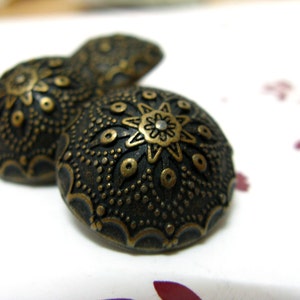 Metal Buttons - Gothic Flower Metal Buttons , Antique Brass Color , Domed , Shank , 0.79 inch , 10 pcs