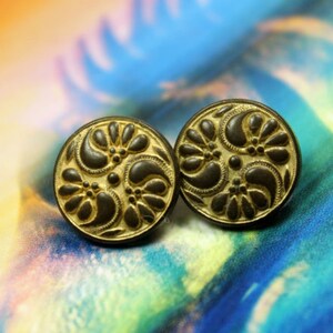Flower Swirl Metal Shank Buttons in Gunmetal Yellow Color , 0.43 inch , 10 pcs
