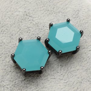 2 Hexagonal Mint Turquoise Crystal Glass Pendant / Connector, 18mm, Black Color Plated over Brass Prong Setting. [A2070109]