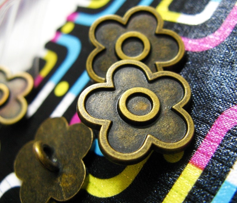 Antique Brass Color 0.91 inch Metal Buttons 10 pcs Shank Vinca Flower Metal Buttons