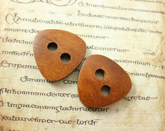 Wooden Buttons - Round Triangle Design Light Brown Big Holes Wooden Buttons. 1.18 inch. 10pcs