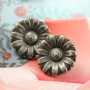 10 Small Daisy Nickel Silver Metal Buttons, 0.59 inch image 3