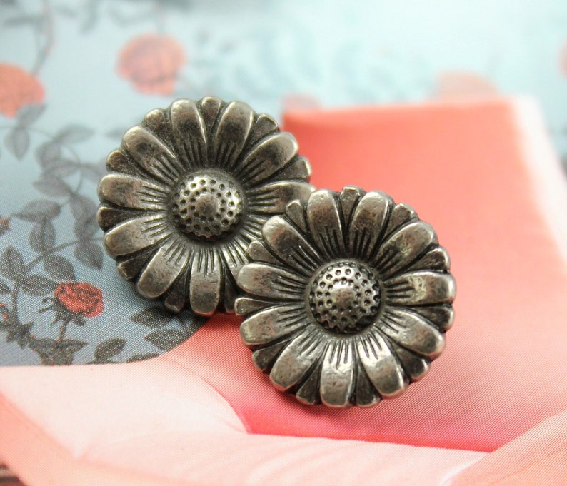 10 Small Daisy Nickel Silver Metal Buttons, 0.59 inch image 3