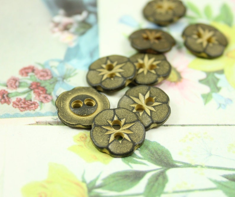 Metal Buttons Flower Metal Buttons , Gunmetal Yellow Color , 2 Holes , 0.51 inch , 10 pcs image 4