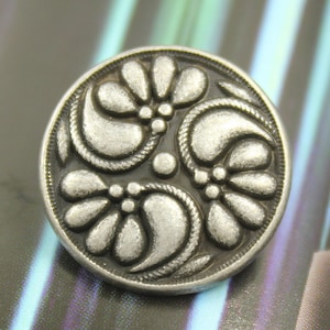 Metal Buttons - Flower Swirl Metal Buttons , Antique Silver Color , Shank , 0.71 inch , 6 pcs