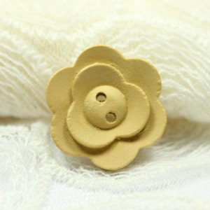 Wooden Buttons - Beautiful Lovely Realistic Bilayer Flowers Natural Wood Buttons, 0.87 inch (10 in a set)