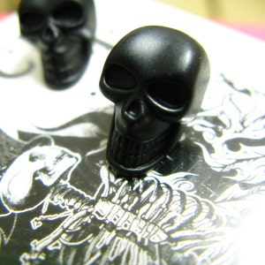6 skull Metal knoppen, Matte zwarte kleur, schacht, 0.59 inch